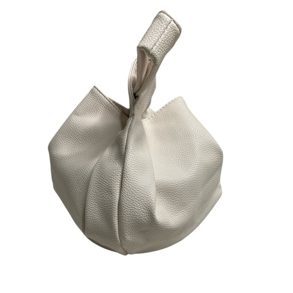 The Drop Avalon Small Tote Bag In Ivory - Picture 3 of 11